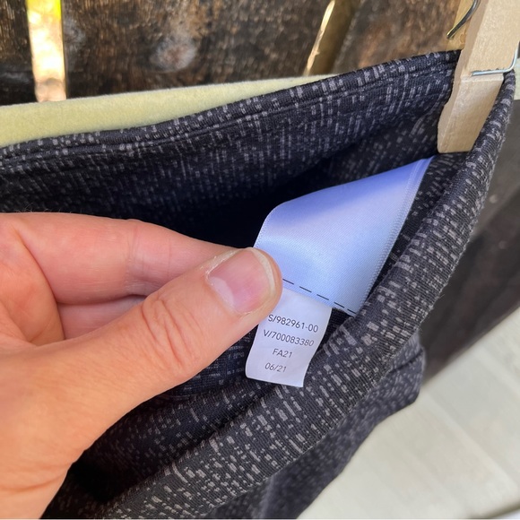 Athleta Delancey Textured Tight Legging in Black/Nightfall Sz M - Picture 13 of 16